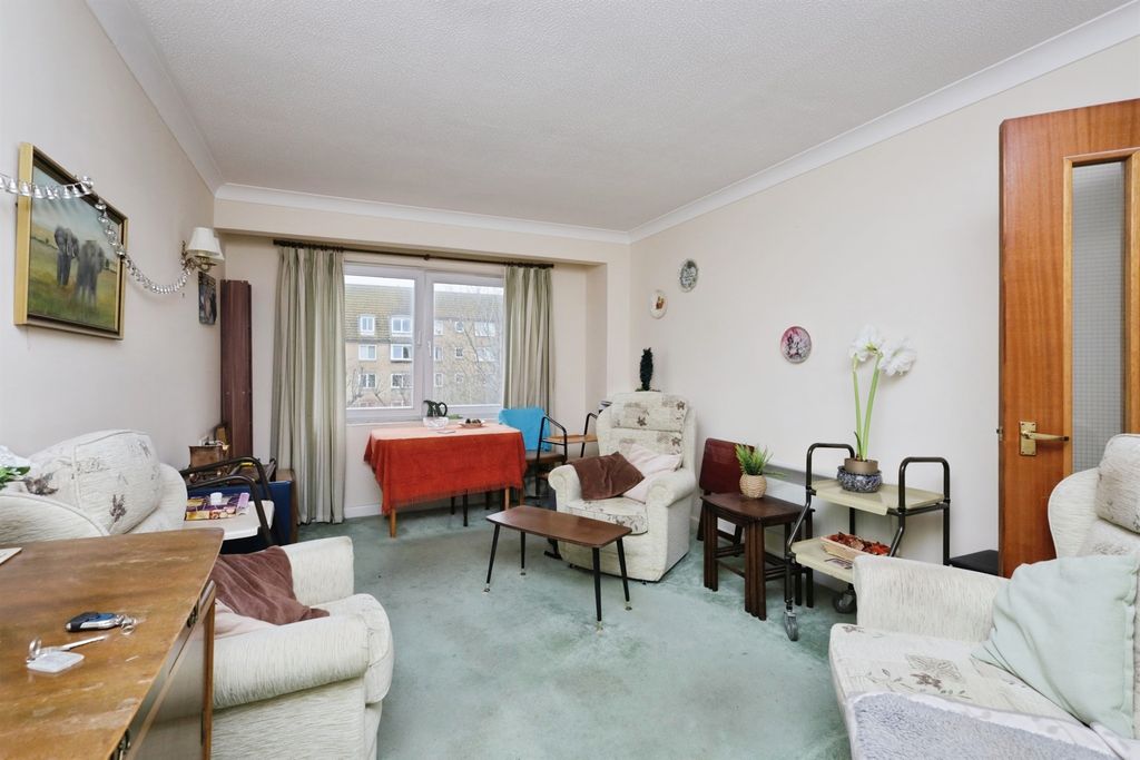 Property photo 2 of 11