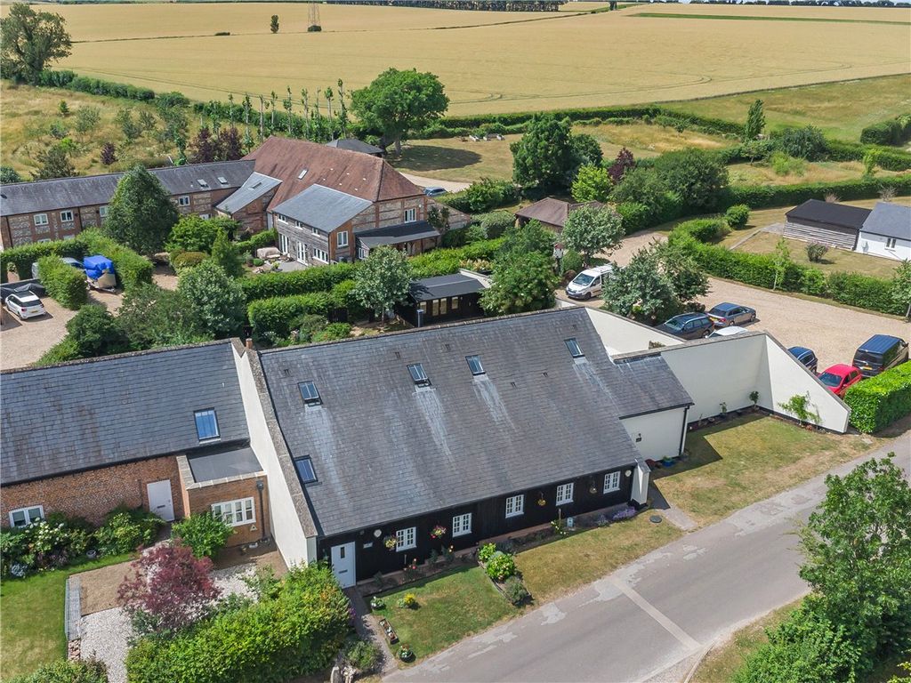 Property photo 2 of 17 House