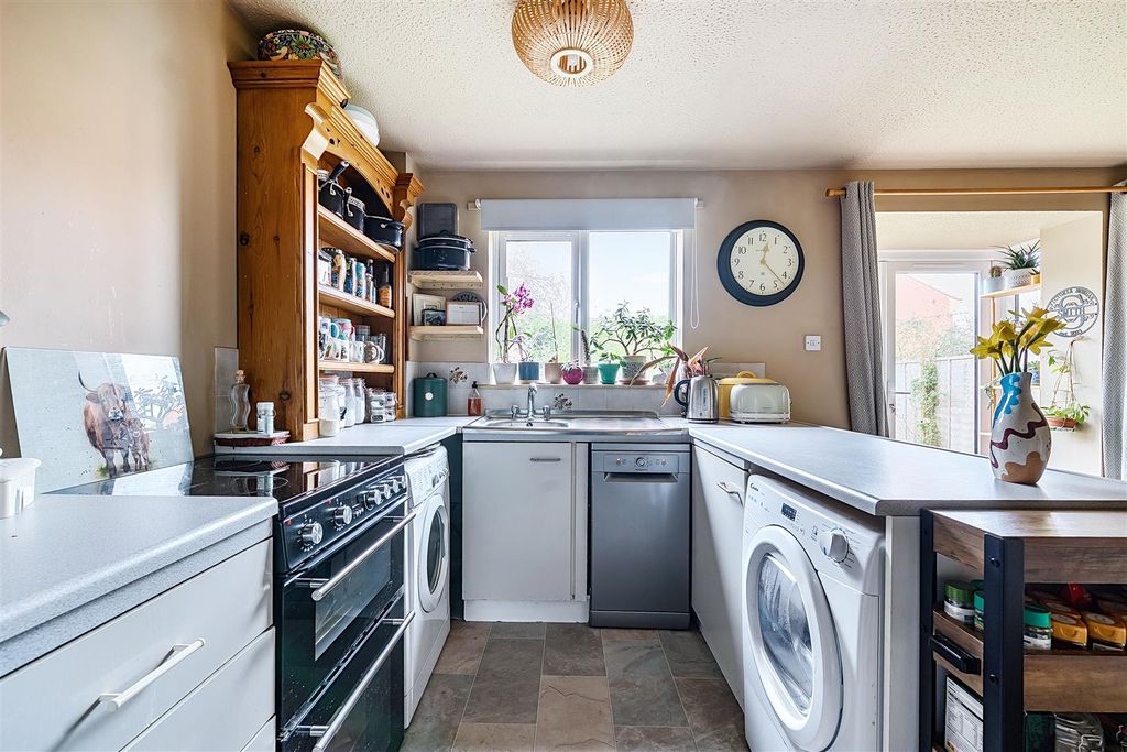 Property photo 3 of 15 1415869-7-69946560B353F.Jpg