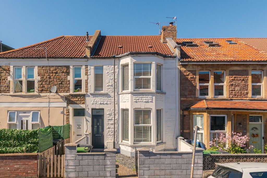 Property photo 2 of 32 1W4R2Bn - External C.Jpg