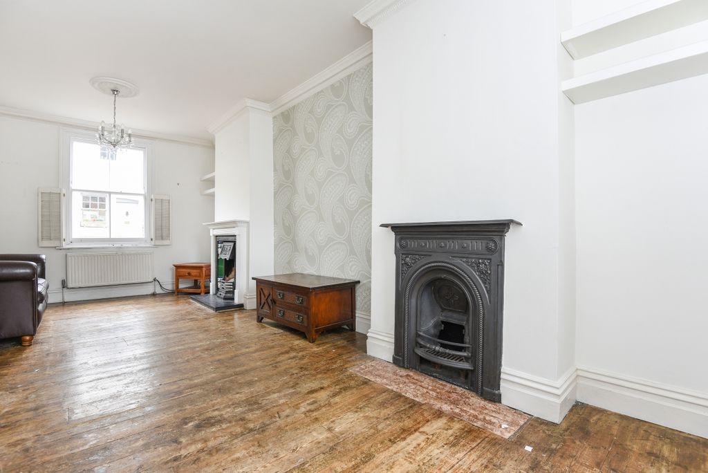 Property photo 1 of 6 Living Room