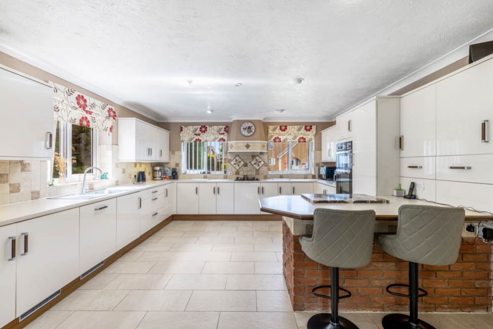 Property photo 3 of 35 33 Pipwell Gate (Moulton Seas End)-29