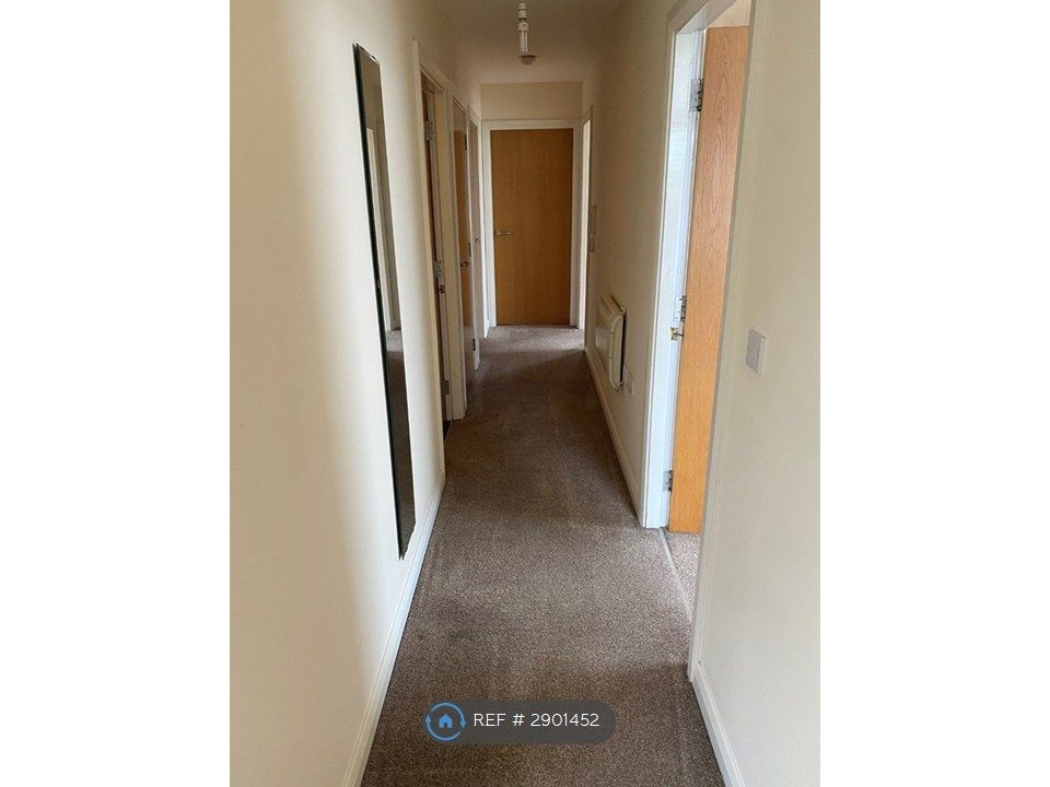 Property photo 3 of 12 Entrance Corridor
