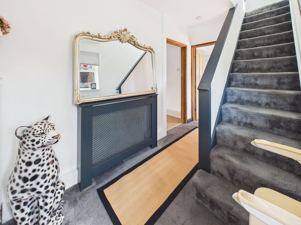 Property photo 2 of 21 Entrance Hall