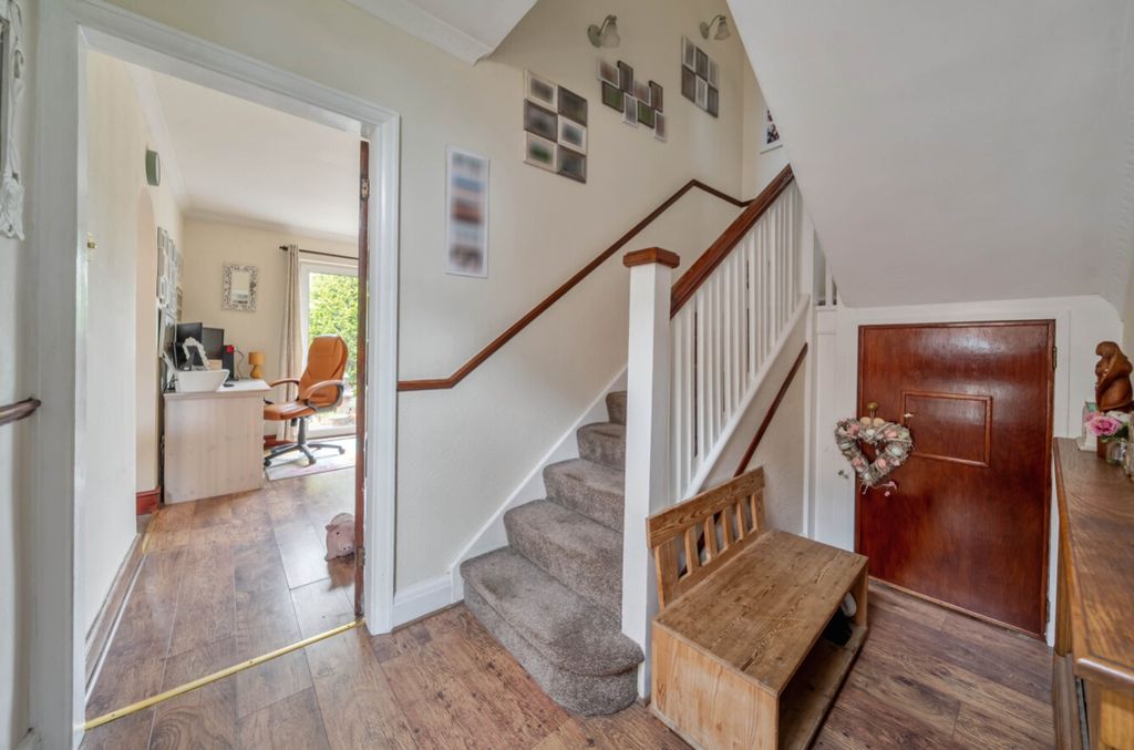 Property photo 3 of 18 1450861-8-69F08190Cfb44