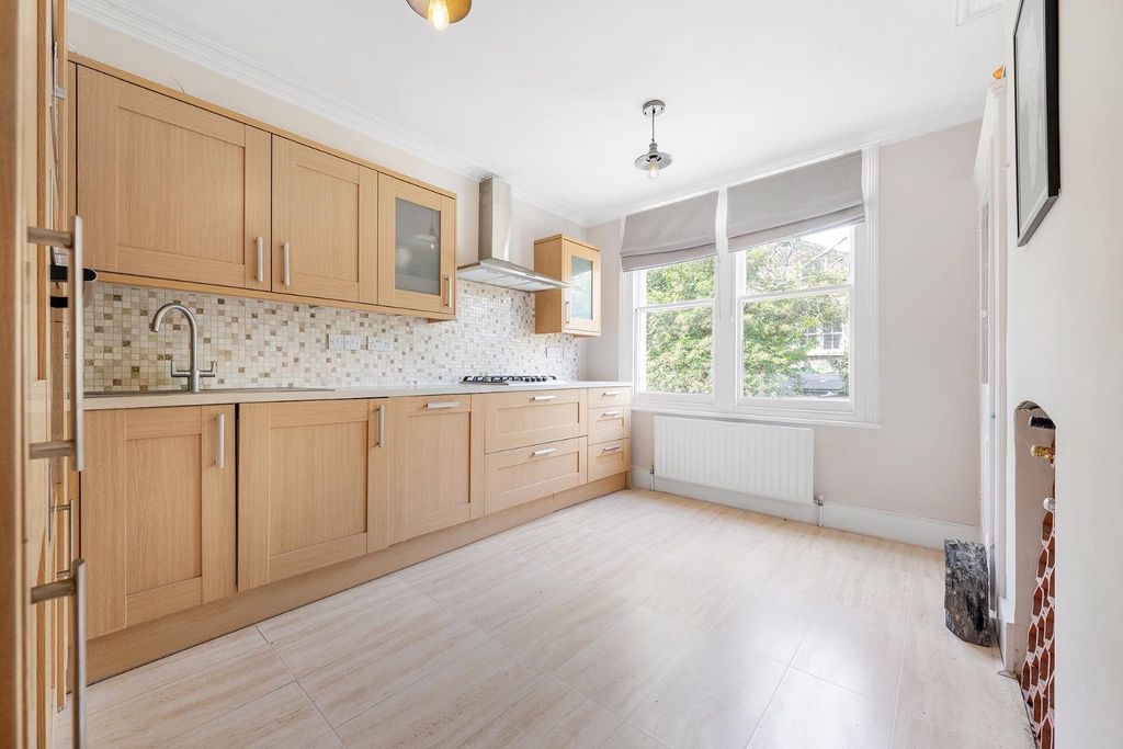 Property photo 3 of 12 Kitchen