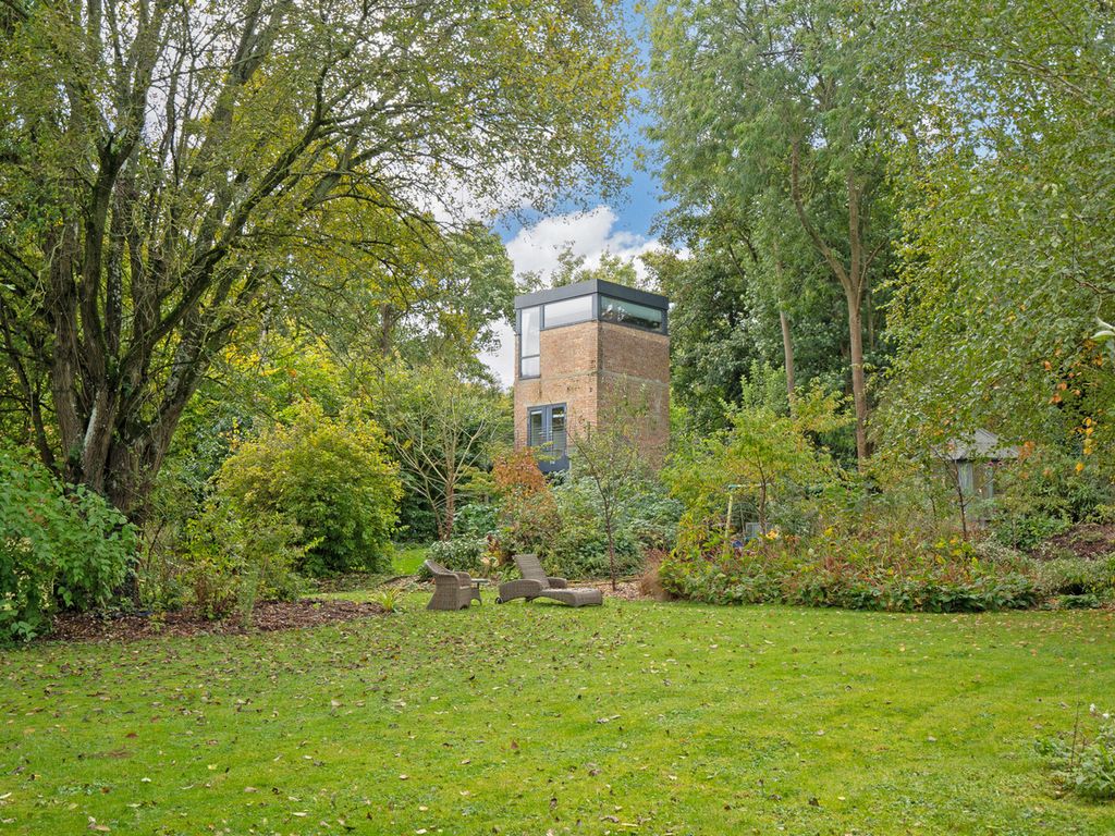 Property photo 3 of 49