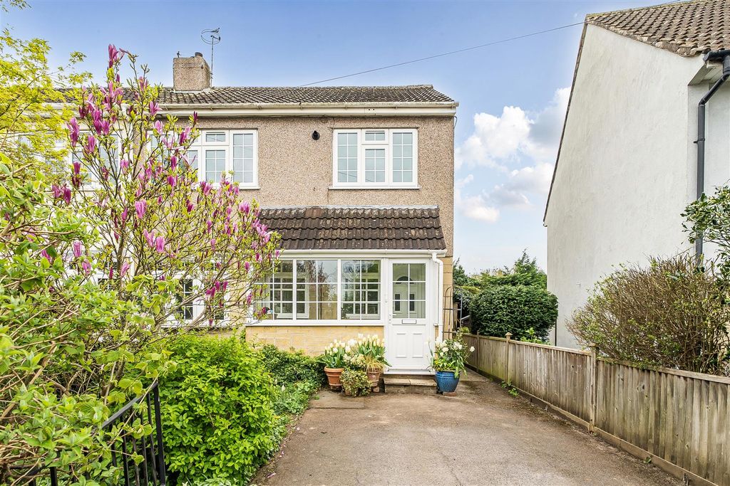 Property photo 1 of 22 Front Garden