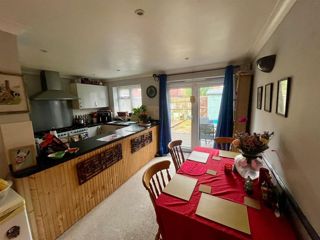 Property photo 3 of 14 Dining Area
