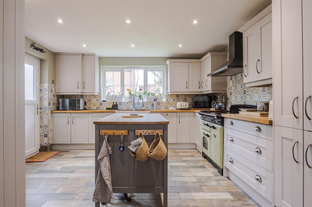 Property photo 2 of 17 Kitchen/Diner
