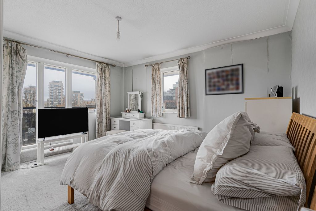 Property photo 3 of 31 Bedroom