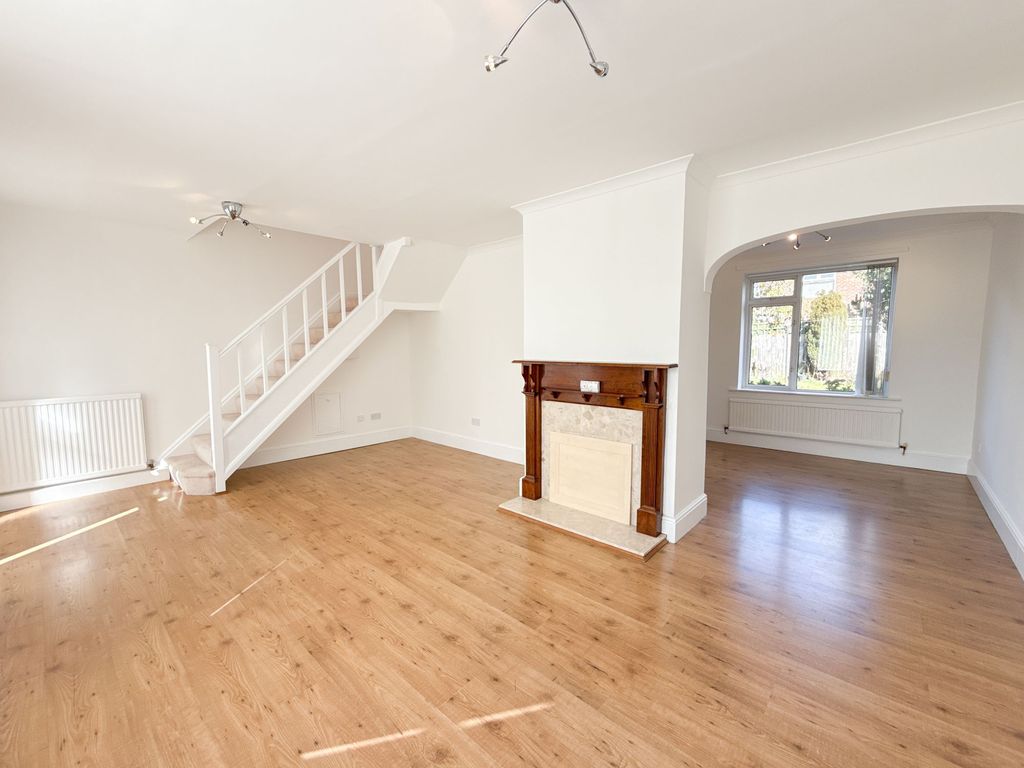 Property photo 2 of 11 Lounge