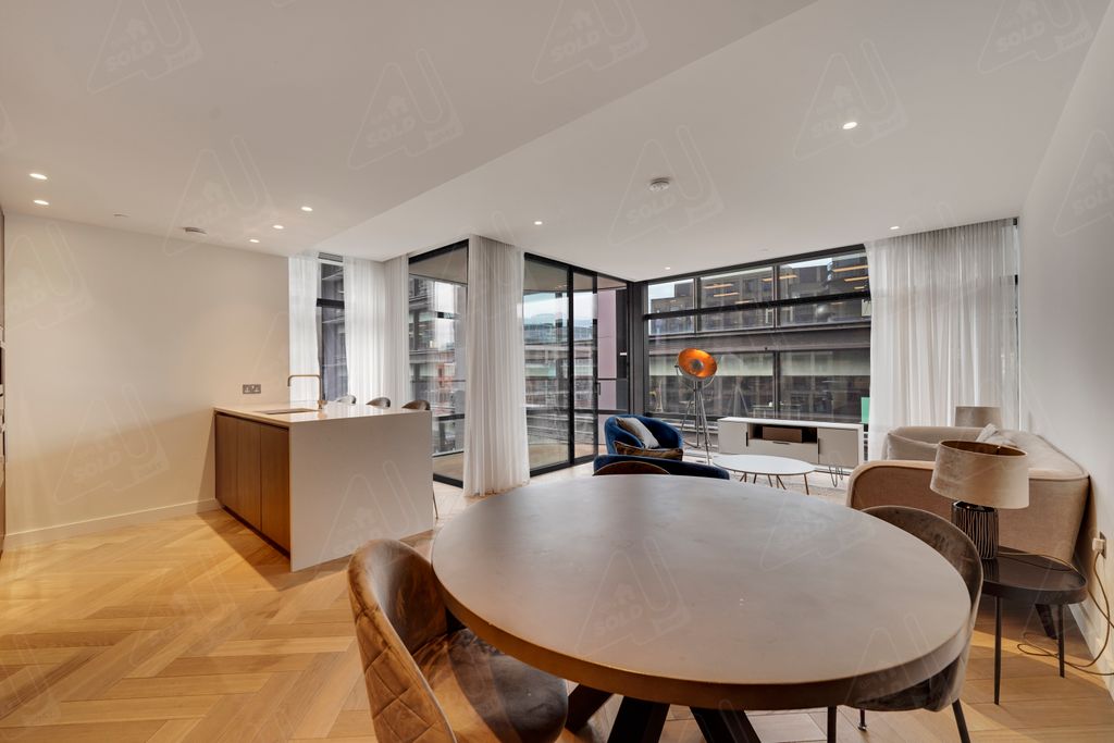 Property photo 1 of 10 Luxurious 2 Bedroom Apartment In Principal Towers