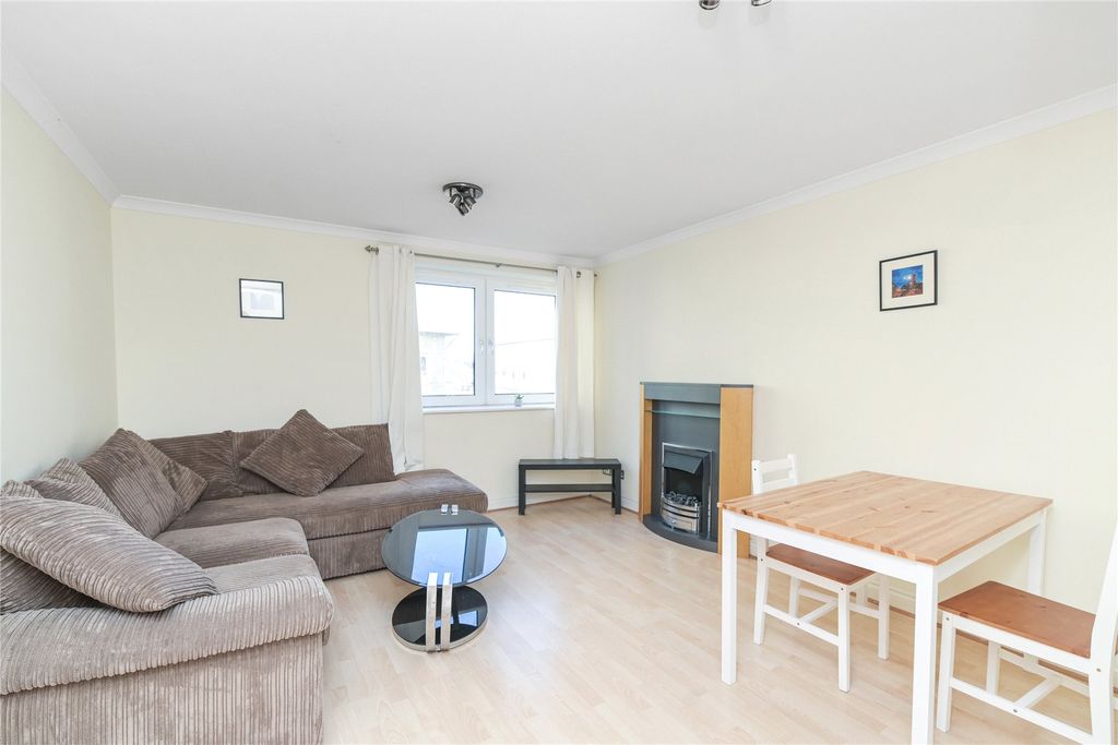 Property photo 2 of 17 Picture No. 11