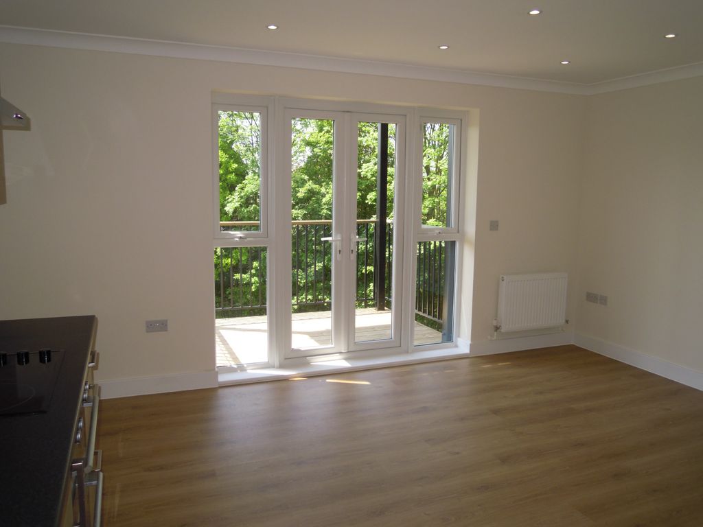 Property photo 3 of 5 32 St Catherines Clo