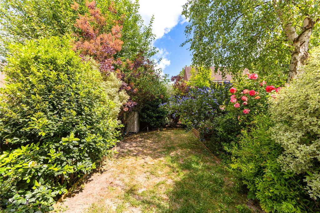 Property photo 2 of 8 Garden