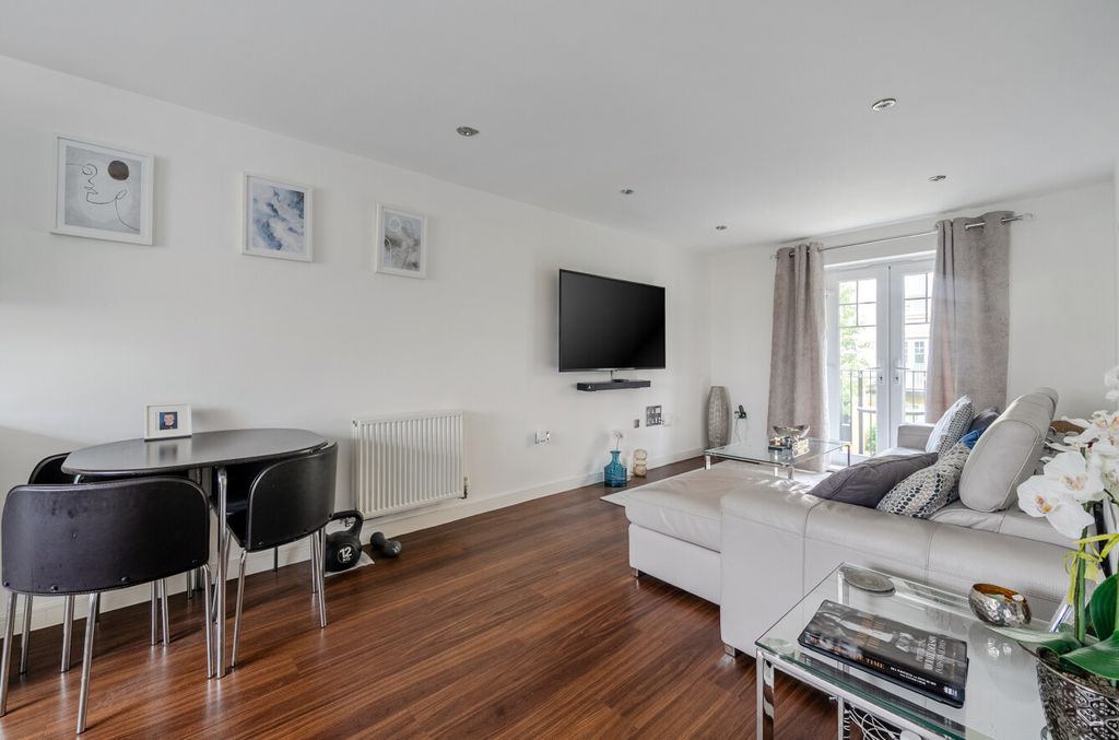 Property photo 3 of 10 1521909-11-6Aa924...