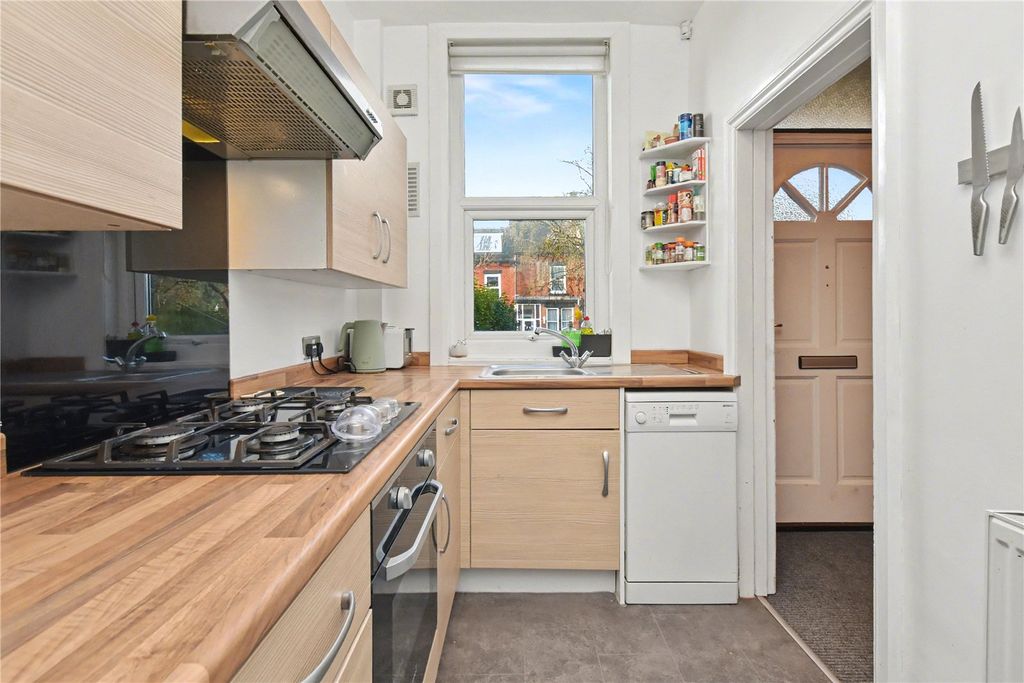 Property photo 3 of 16 Picture 3