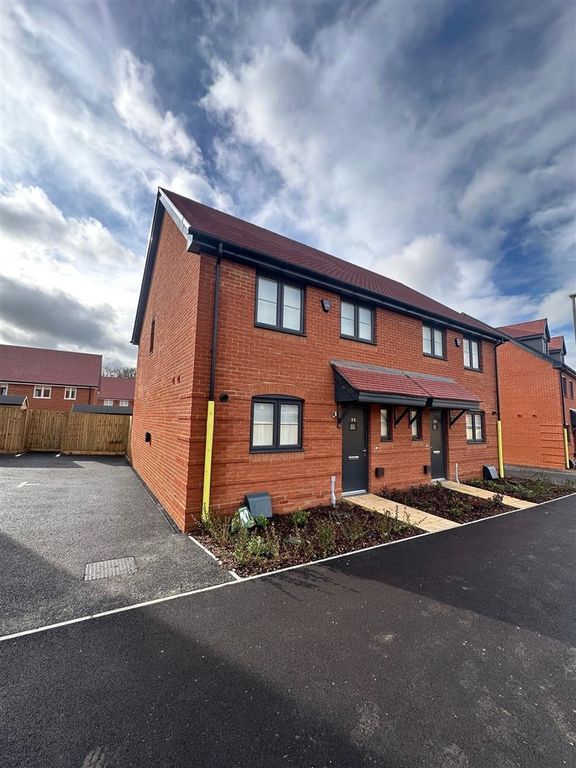 Property photo 1 of 10 86 Beaulieu Road.Jpg