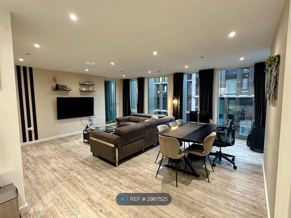Property photo 3 of 17 Open Plan Front Room