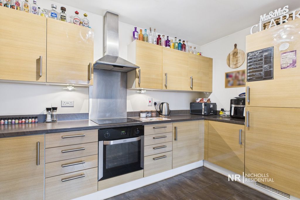 Property photo 2 of 12 Kitchen