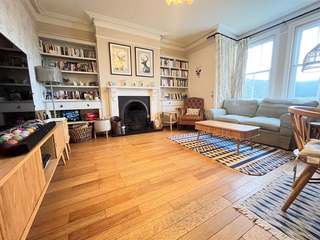 Property photo 3 of 37