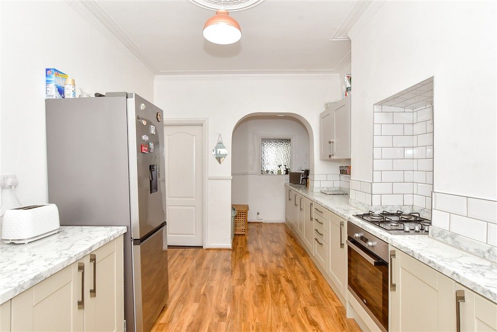 Property photo 2 of 11 Kitchen