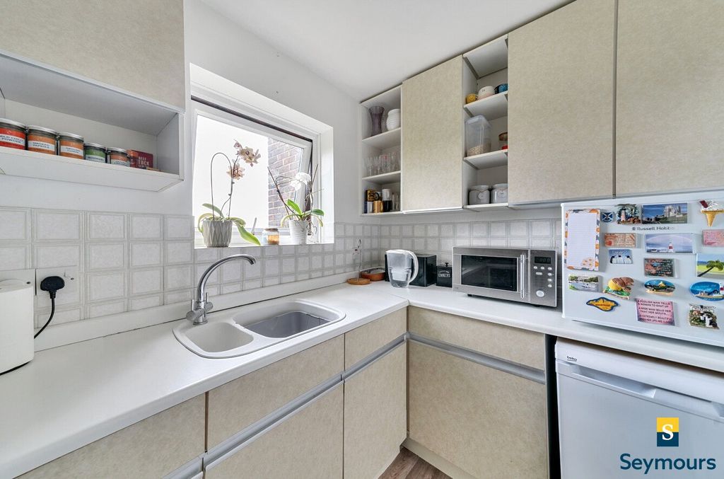 Property photo 3 of 15 Kitchen