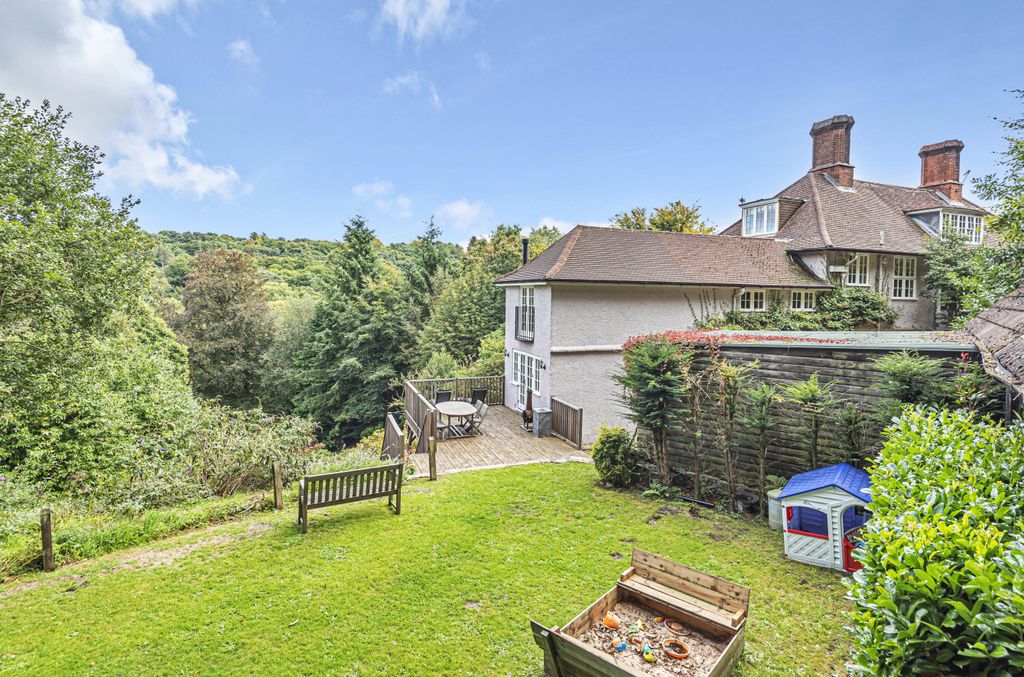 Property photo 2 of 25