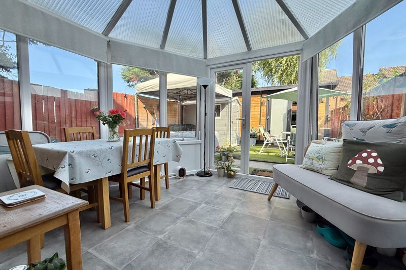 Property photo 3 of 19 Conservatory
