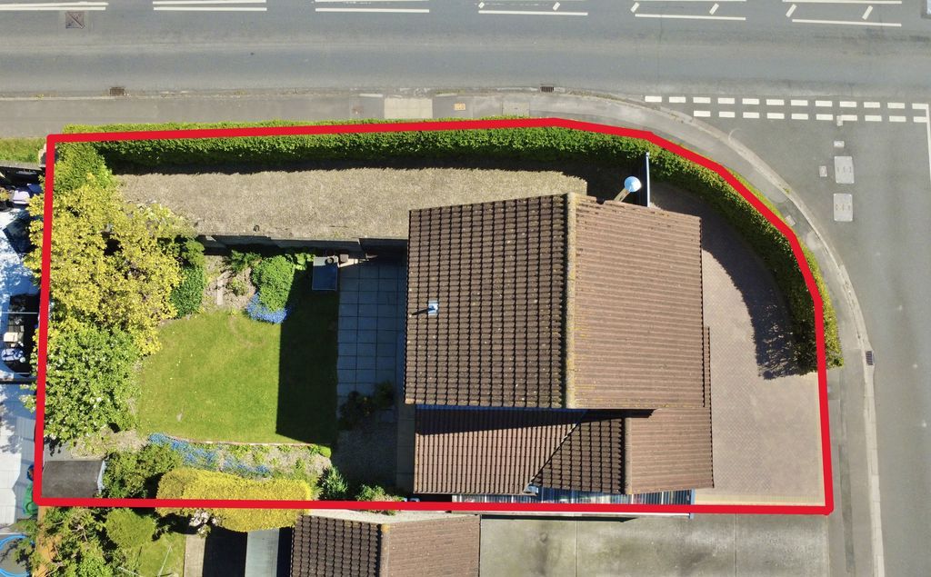 Property photo 2 of 25 Corner Plot