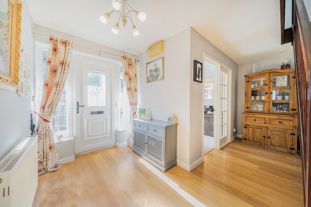 Property photo 2 of 23