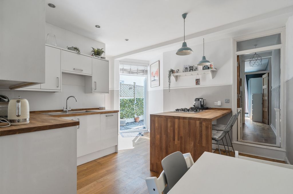 Property photo 3 of 18 1484287-7-6A45334...