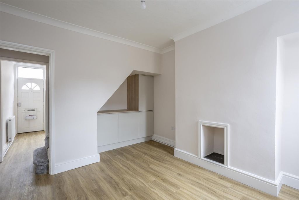 Property photo 3 of 18 8_Kensington_Street_2.Jpg