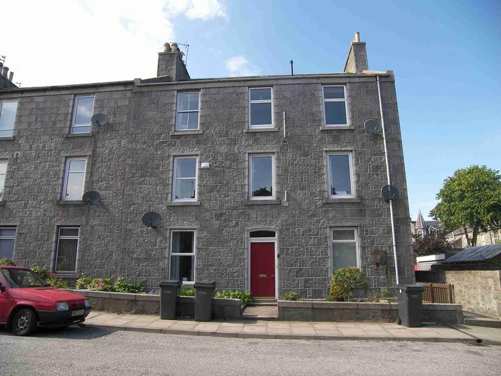 Property photo 3 of 8 Chestnut Row