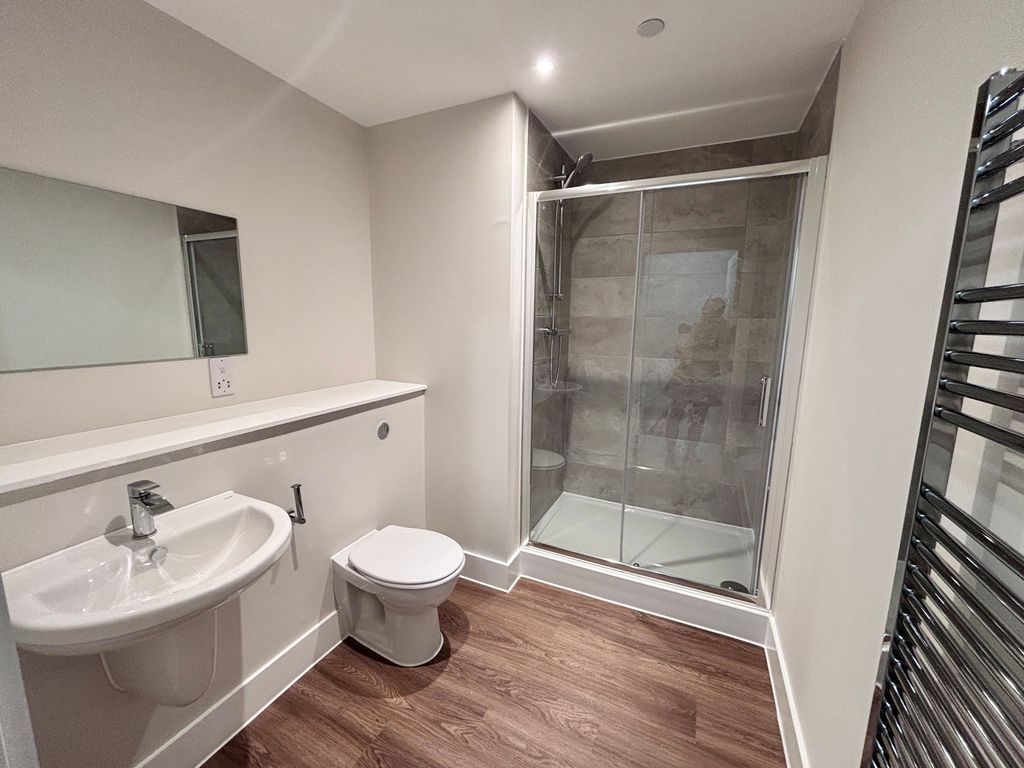 Property photo 1 of 6 Bathroom
