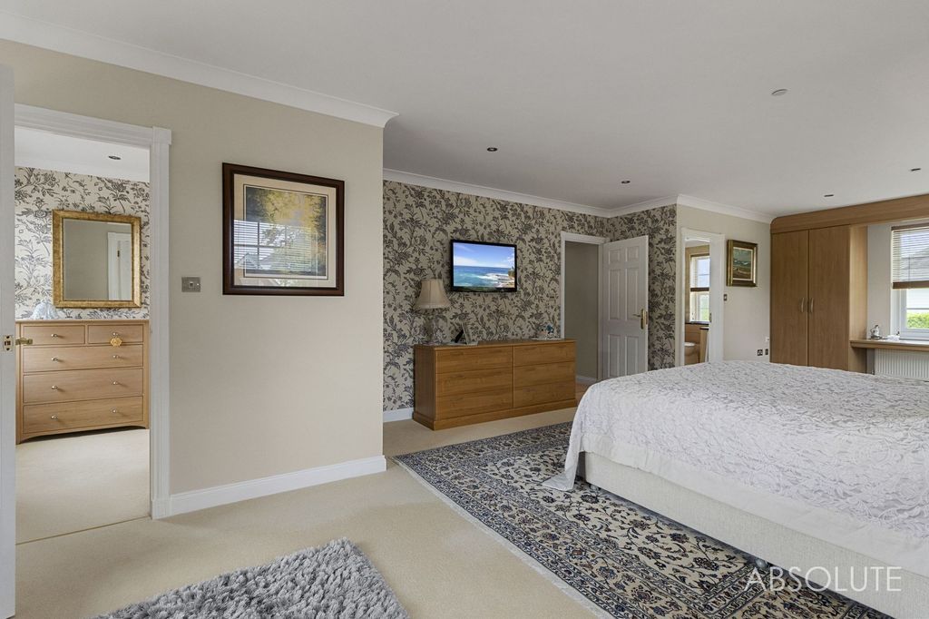 Property photo 2 of 36