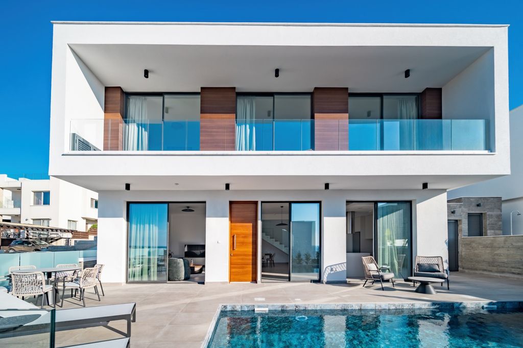 Property photo 2 of 19