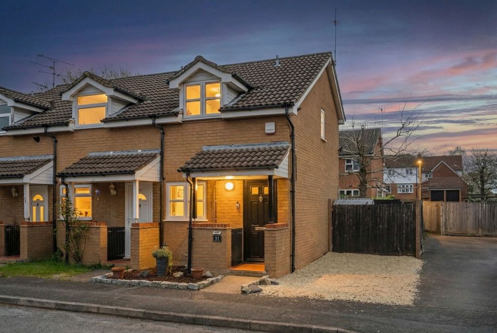 Property photo 1 of 11 Notton Way