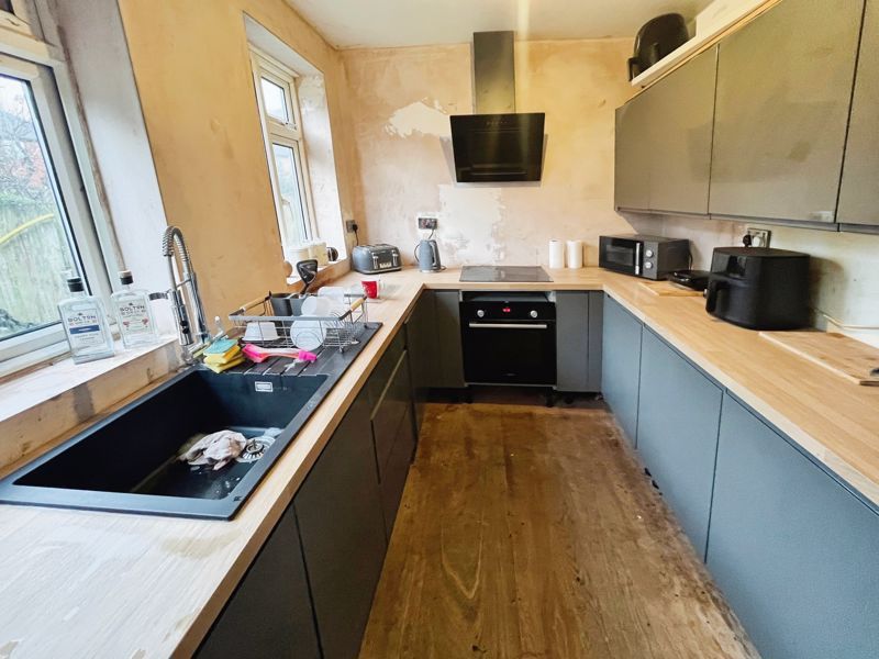 Property photo 2 of 11 Kitchen
