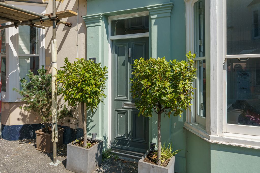 Property photo 1 of 24