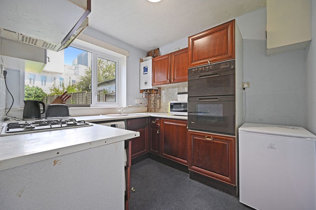 Property photo 3 of 12