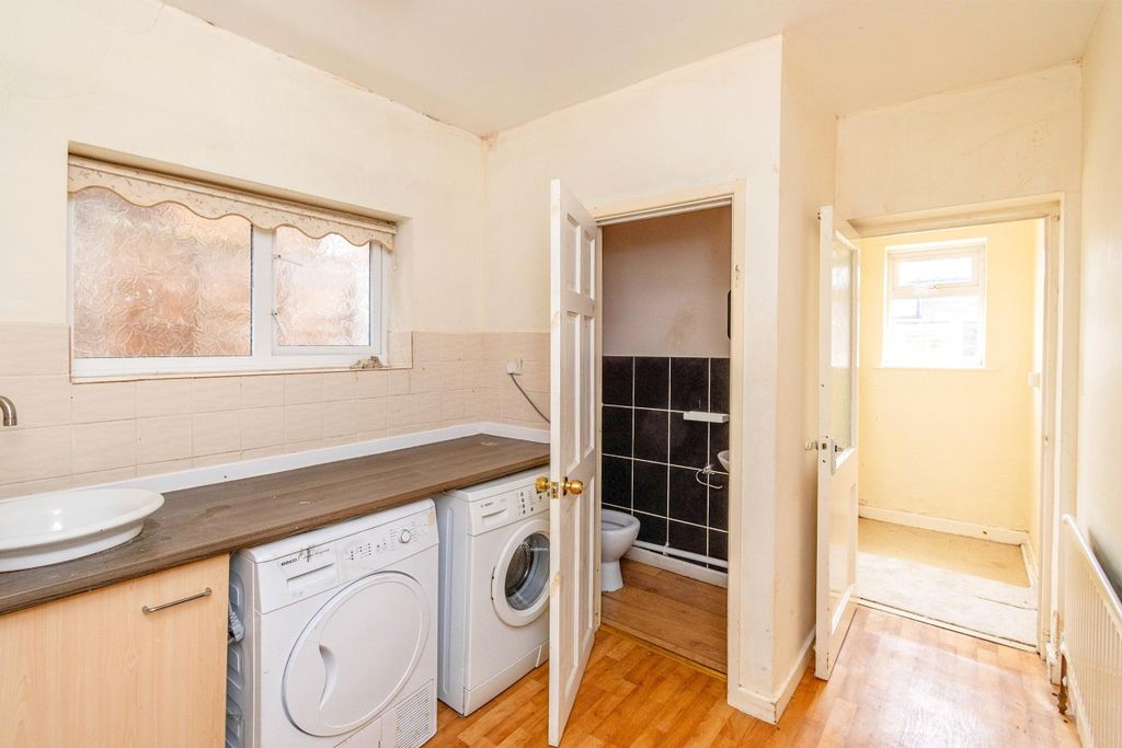 Property photo 3 of 11 Utility Room