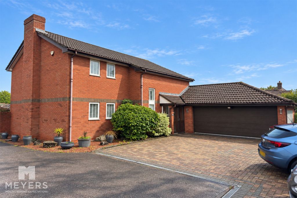 Property photo 1 of 42