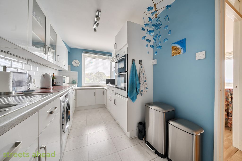 Property photo 3 of 12 Fb4Dbf13-B369-413...