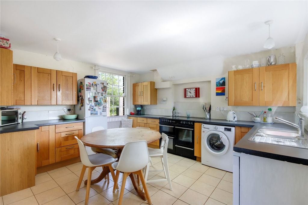Property photo 3 of 10 Kitchen/Breakfast Rm