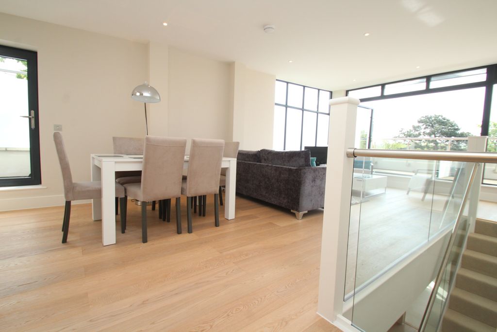 Property photo 3 of 12 Dining Area