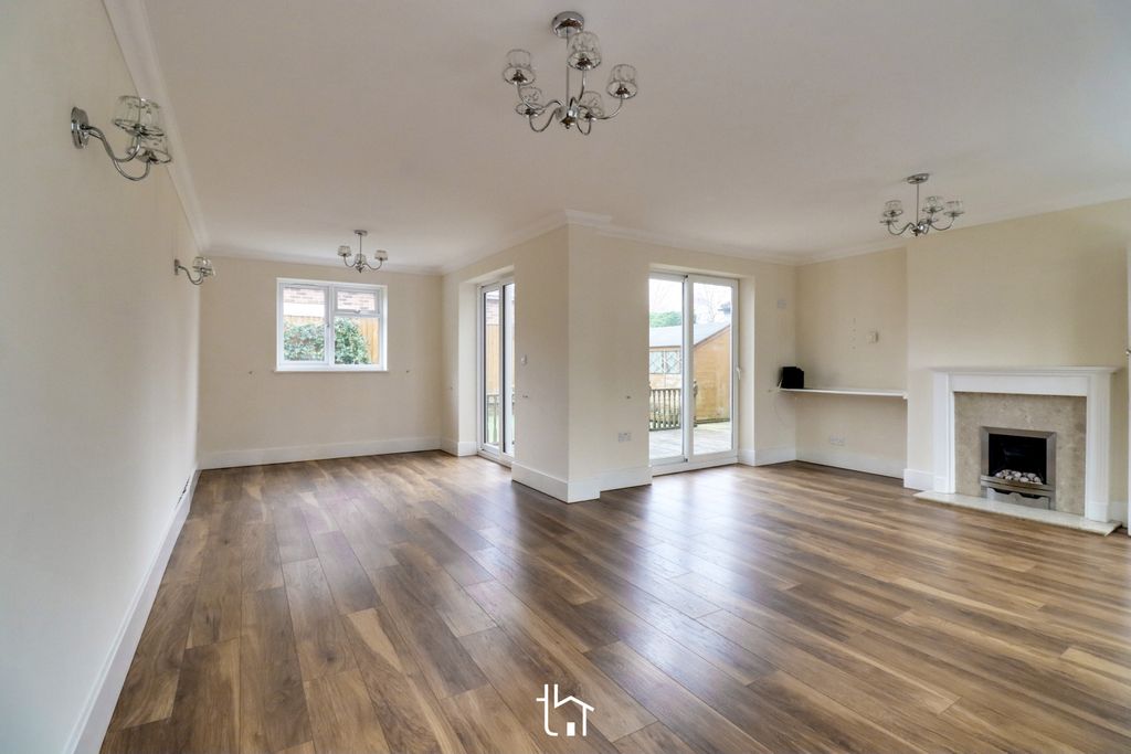 Property photo 2 of 32