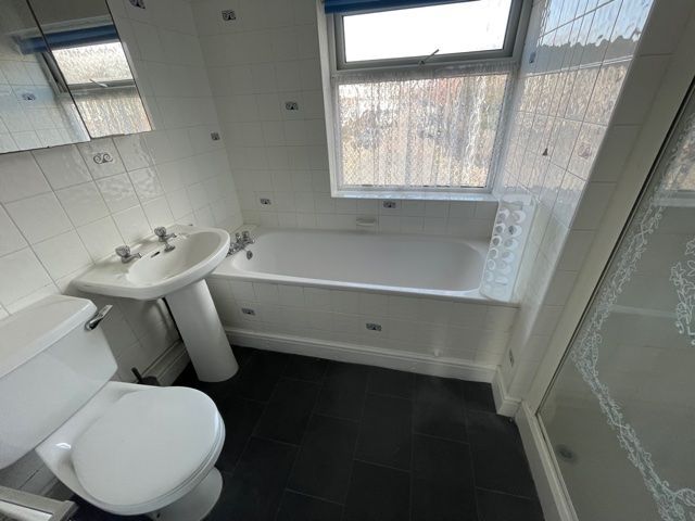 Additional image 13 of 3 bed semi-detached house to rentStockingstone Road, Luton LU2