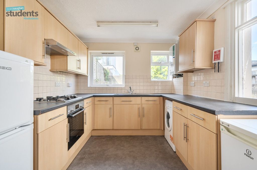 Property photo 2 of 11 Picture No. 15